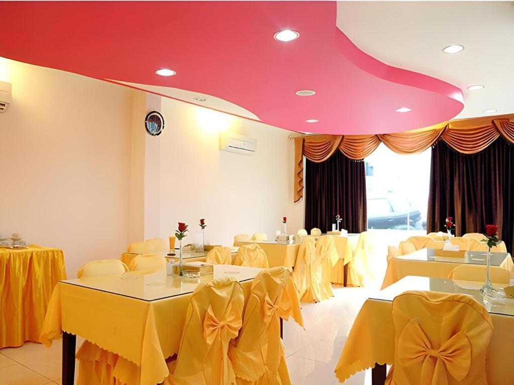 Hotel Rovi Boutique Jakarta Buitenkant foto